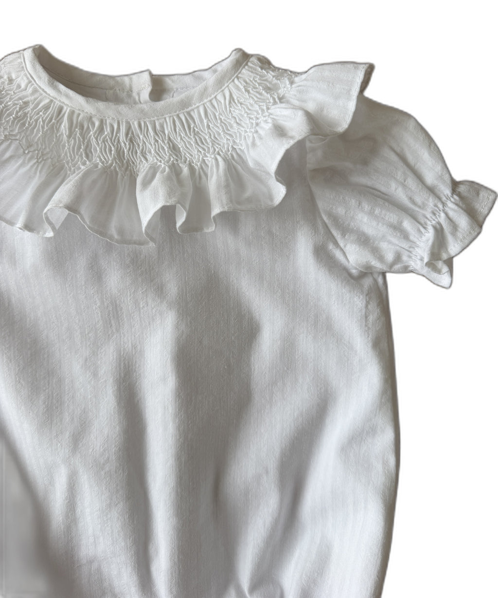 Pelele blanco cuello nido manga corta