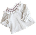 Blusa cuello nido blanca bordado granate