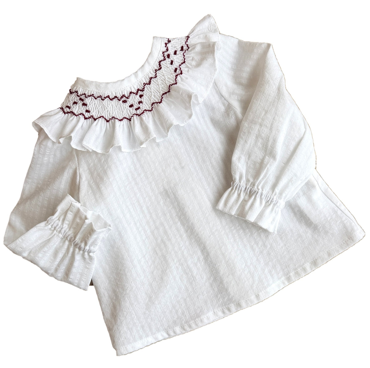 Blusa cuello nido blanca bordado granate