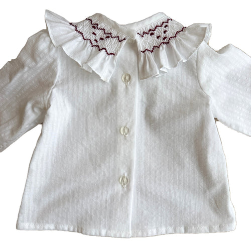 Blusa cuello nido blanca bordado granate